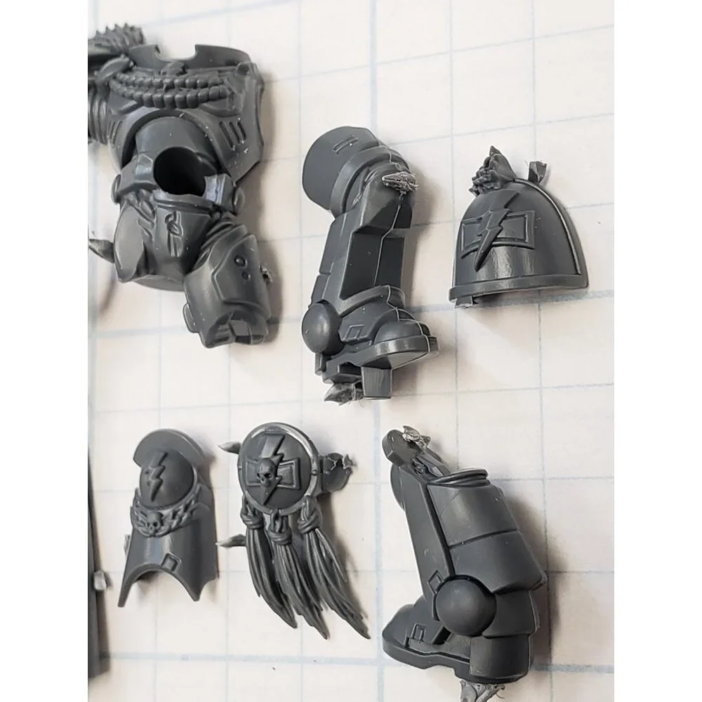 Warhammer 40k White Scars Bits Kor'Sarro Khan Relic Power Armor Torso Legs Cape - Picture 6 of 8